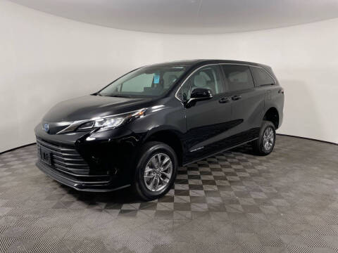 2023 Toyota Sienna LE 8-Passenger