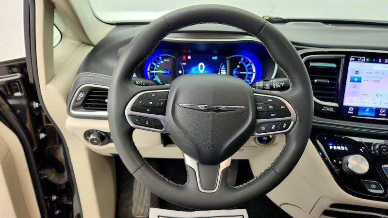 2022 Chrysler Pacifica Hybrid Touring L