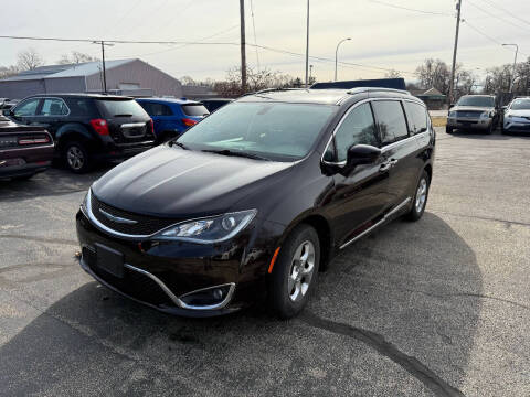 2017 Chrysler Pacifica Touring-L Plus