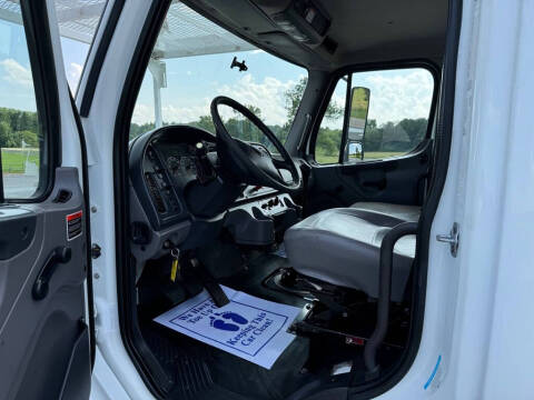 2013 Freightliner M2 106