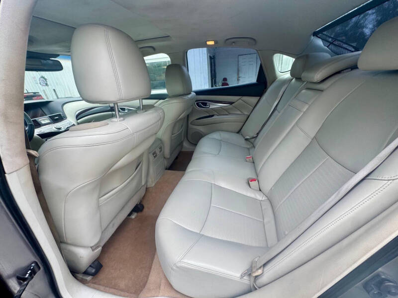 2012 Infiniti M56