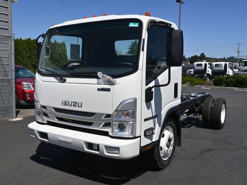 2024 Isuzu NPR HD 1F2
