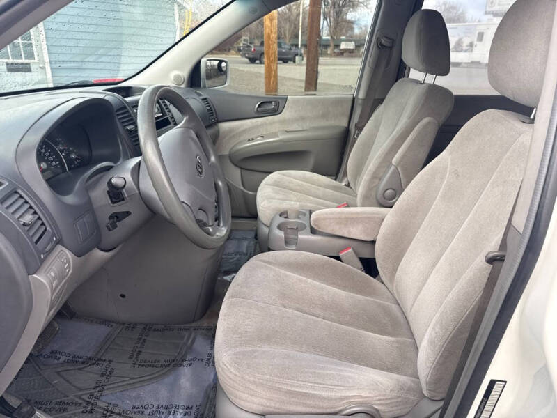 2006 Kia Sedona LX