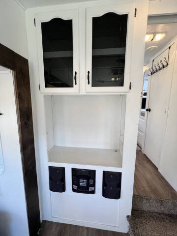 2005 Cougar  High Country 285