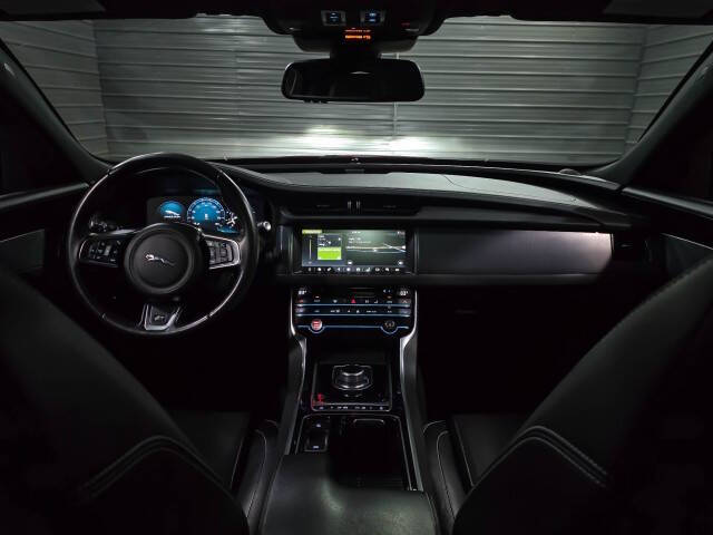 2017 Jaguar XF 35t R-Sport