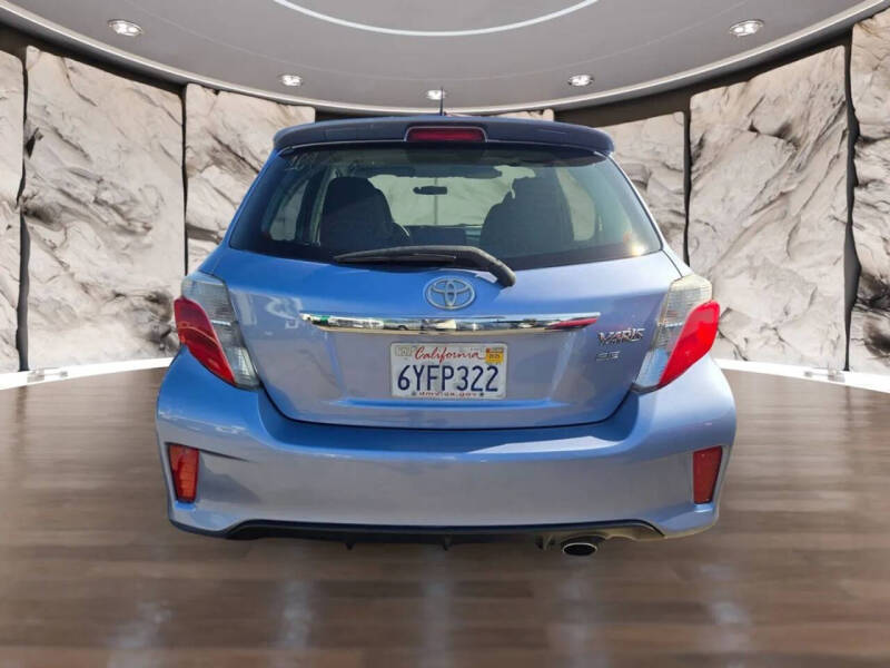 2012 Toyota Yaris 5-Door SE