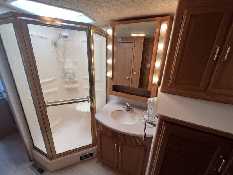 2001 Winnebago Journey 36L