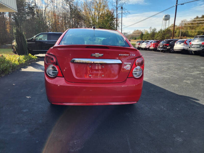 2016 Chevrolet Sonic LTZ photo 4