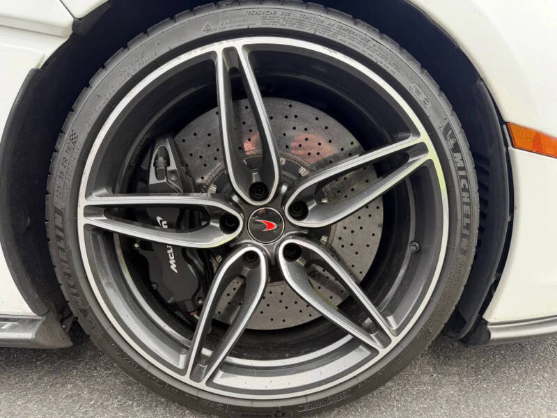 2017 McLaren 570GT