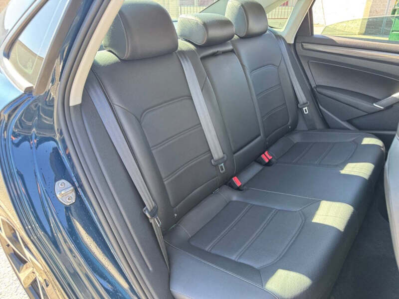 2020 Volkswagen Passat R-Line