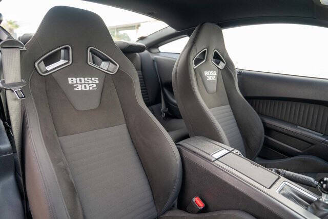 2013 Ford Mustang 26