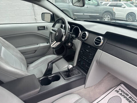 2006 Ford Mustang V6 Standard