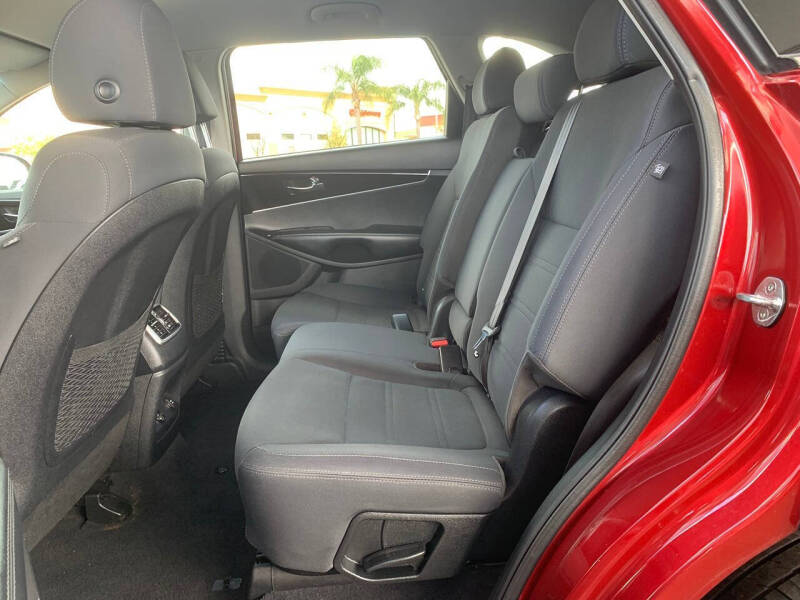 2019 Kia Sorento S V6