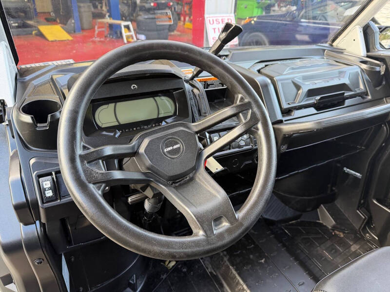 2024 Can-Am Defender Max X MR With Half Do