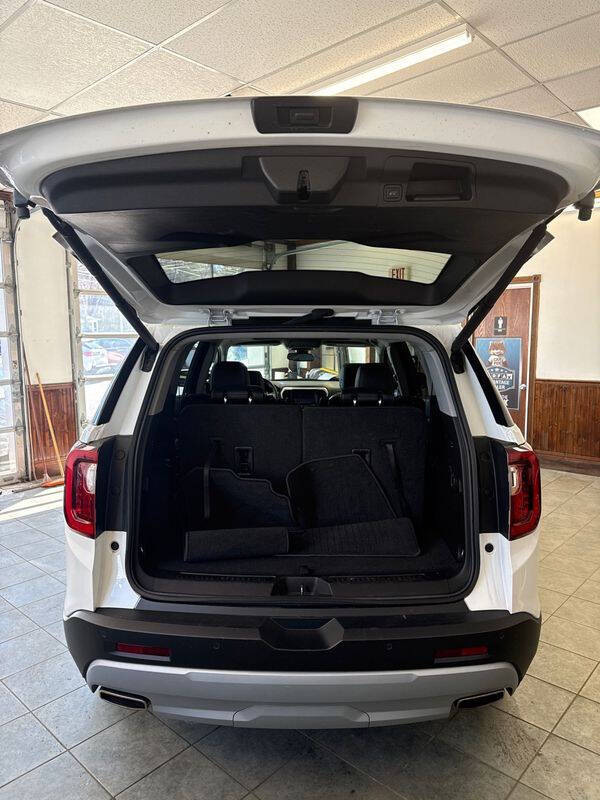 2023 GMC Acadia SLT