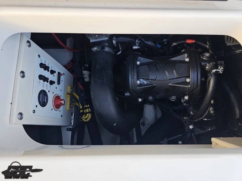2016 Chaparral 243