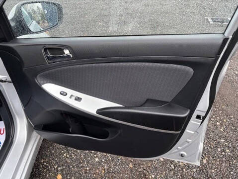 2012 Hyundai Accent SE