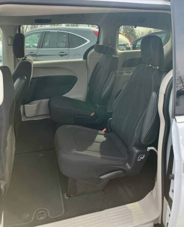 2022 Chrysler Voyager LX