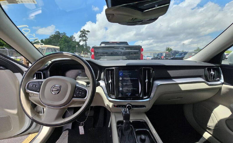 2020 Volvo S60 T5 Momentum