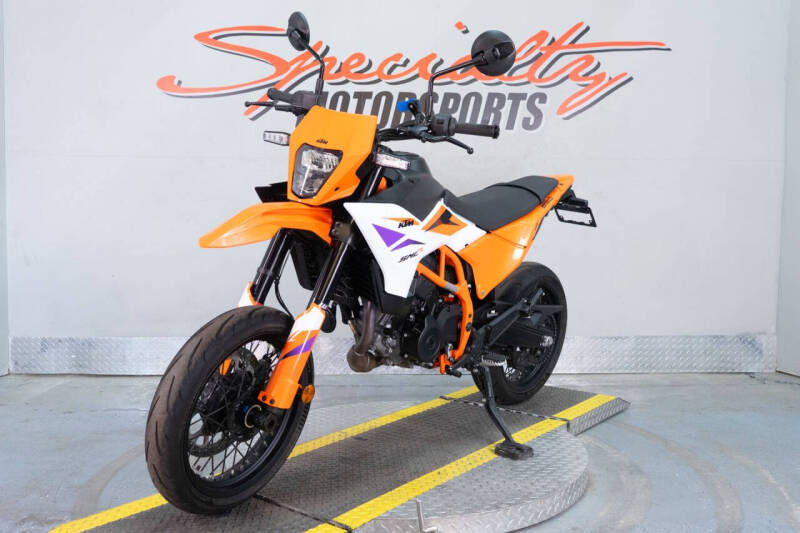 2026 KTM 690 SMC R