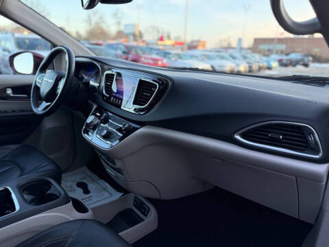 2017 Chrysler Pacifica Touring-L Plus