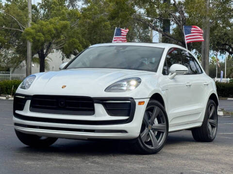 2023 Porsche Macan T