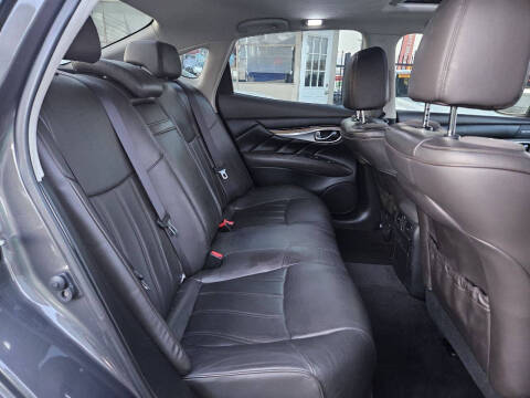 2012 Infiniti M37