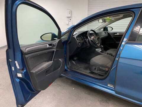 2019 Volkswagen Golf SE