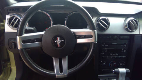 2005 Ford Mustang V6 Deluxe