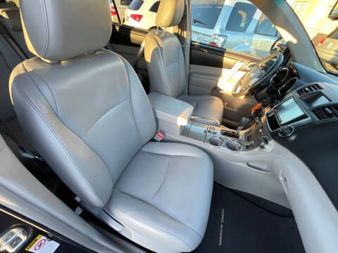 2013 Toyota Highlander SE