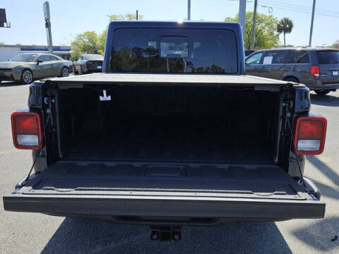 2025 Jeep Gladiator NightHawk