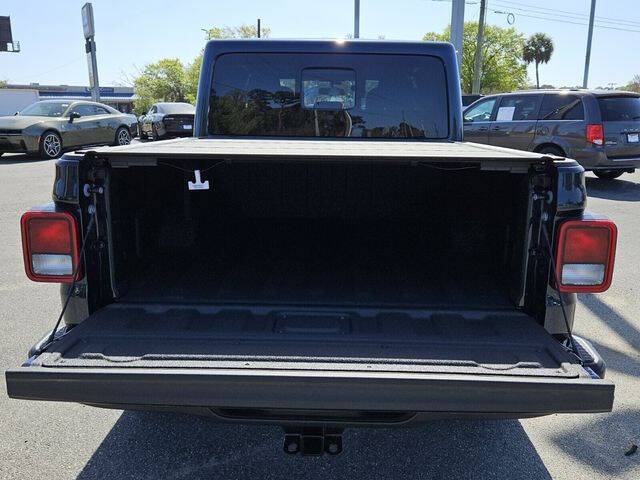 2025 Jeep Gladiator NightHawk