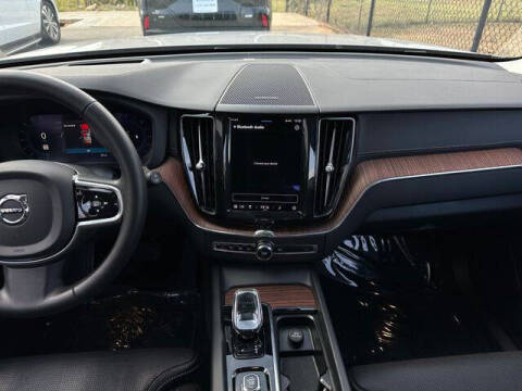 2023 Volvo XC60 B5 Ultimate Bright Theme
