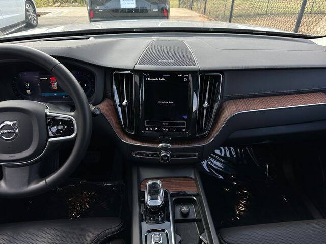 2023 Volvo XC60 B5 Ultimate Bright Theme