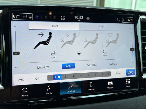 2025 Chrysler Voyager LX