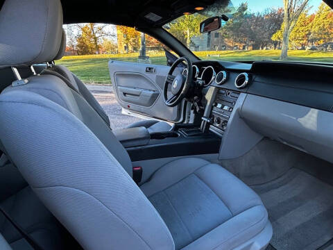 2007 Ford Mustang V6 Deluxe