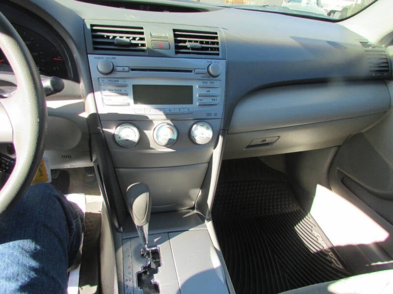 2007 Toyota Camry LE photo 16