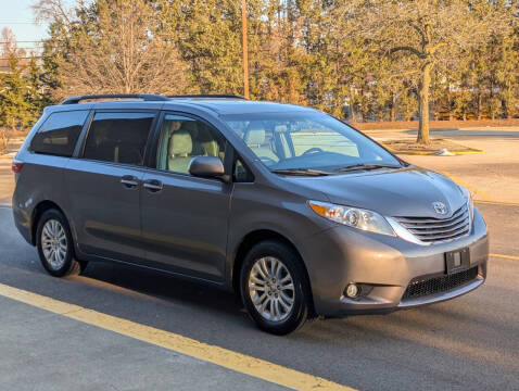 2017 Toyota Sienna XLE 8-Passenger
