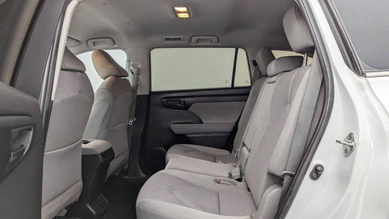 2022 Toyota Highlander LE