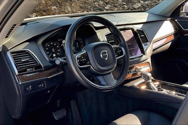 2016 Volvo XC90 T6 Momentum