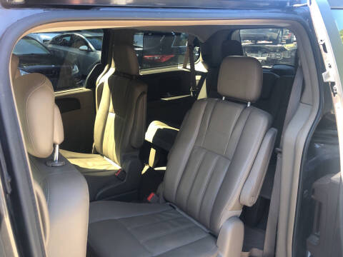 2015 Chrysler Town and Country Touring