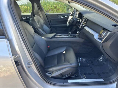 2024 Volvo S60 B5 Core Dark Theme