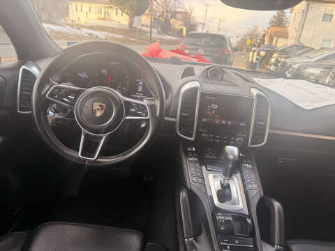 2017 Porsche Cayenne Platinum Edition