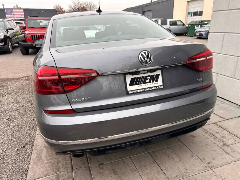 2017 Volkswagen Passat 1.8T R-Line