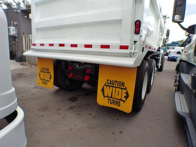 2015 Freightliner 108 SD