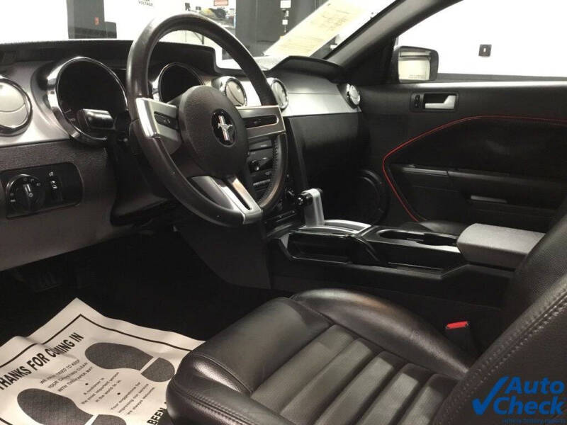 2005 Ford Mustang GT Deluxe