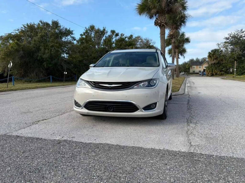 2017 Chrysler Pacifica Hybrid Platinum