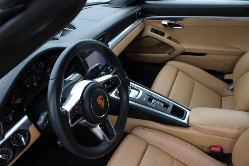 2018 Porsche 911 Carrera