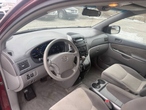 2009 Toyota Sienna LE 7-Passenger