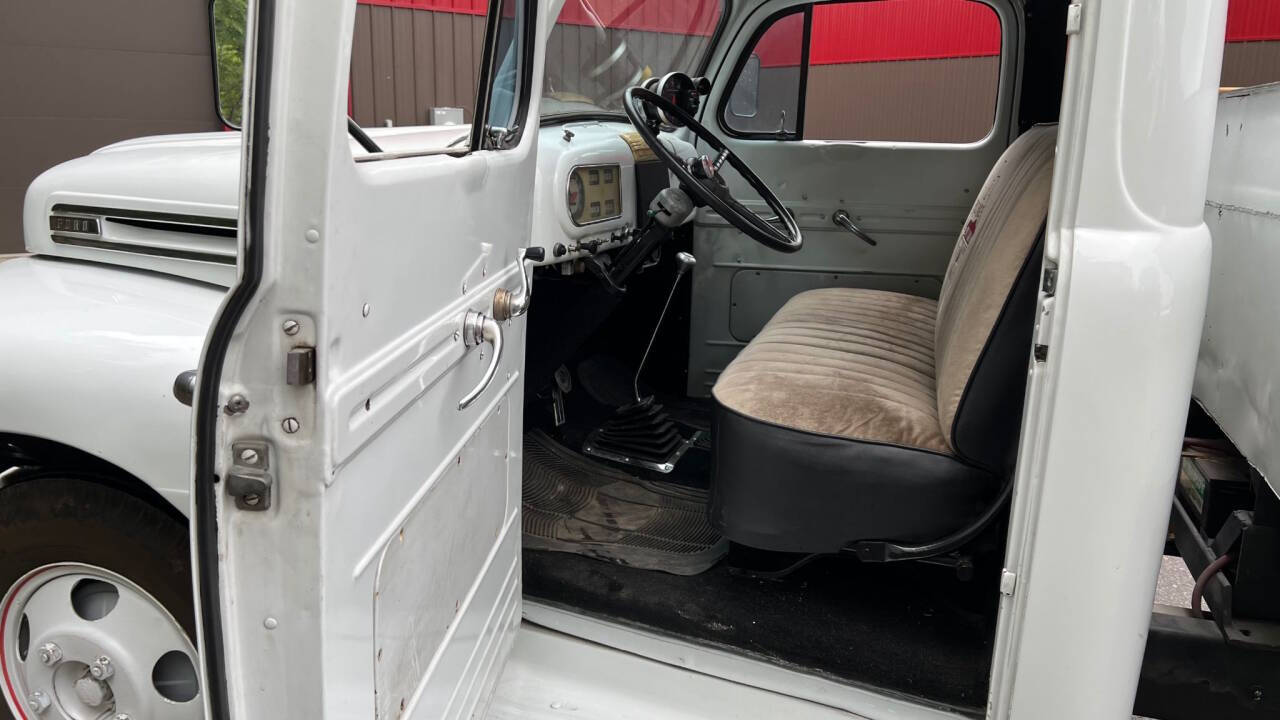 1948 Ford F1 23